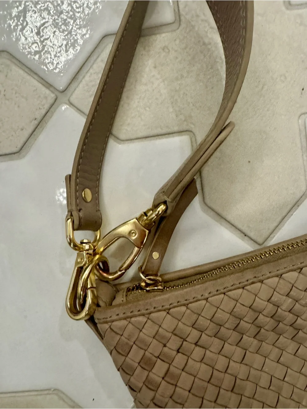 Quince Italian Leather Convertible Crescent Shoulder Bag Size Large in Taupe - Picture 9 of 12